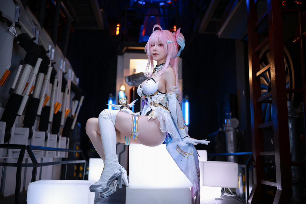 水淼Aqua Cosplay Aemeath – Wuthering Waves “61 Photos” OneShot trang 10
