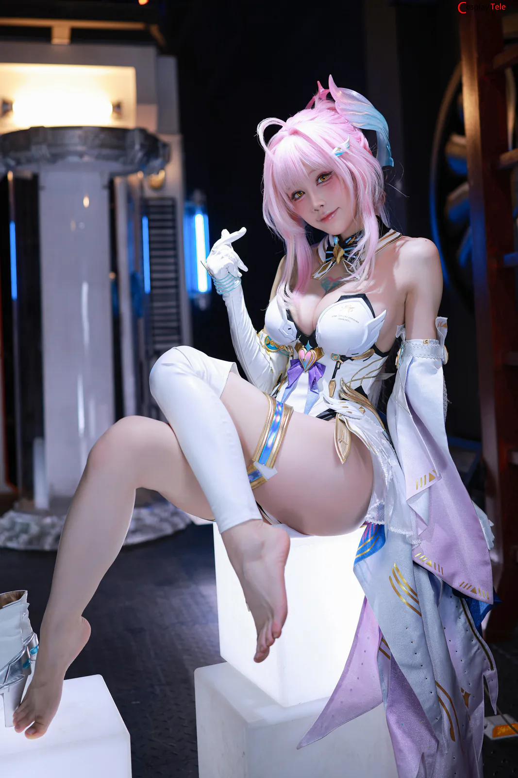 水淼Aqua Cosplay Aemeath – Wuthering Waves “61 Photos” OneShot trang 15