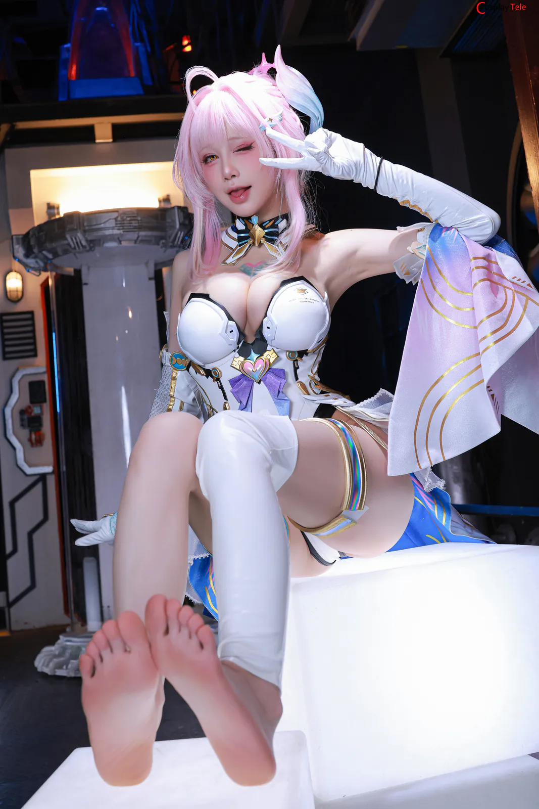 水淼Aqua Cosplay Aemeath – Wuthering Waves “61 Photos” OneShot trang 18