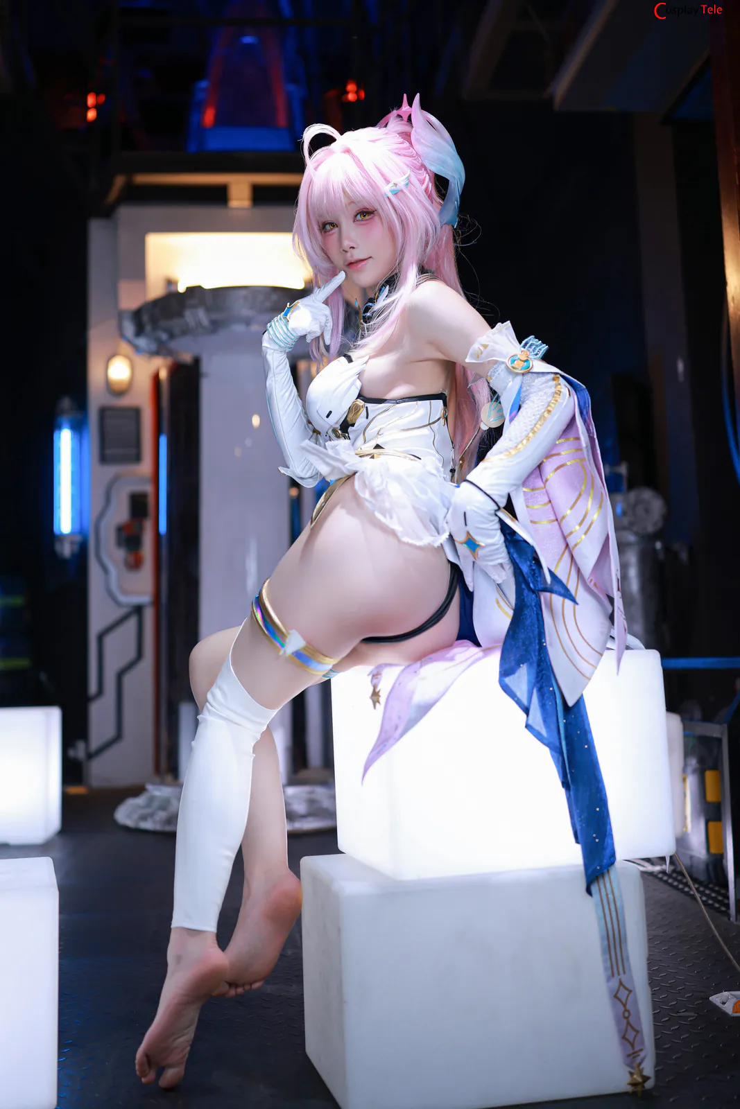 水淼Aqua Cosplay Aemeath – Wuthering Waves “61 Photos” OneShot trang 19