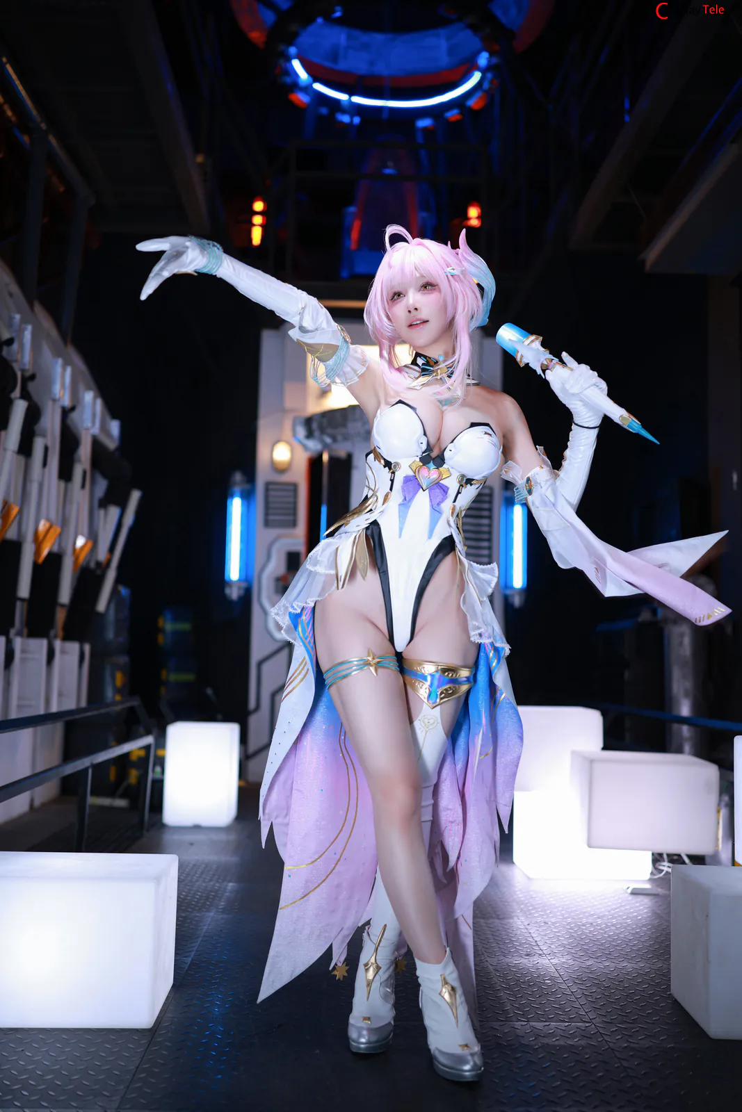 水淼Aqua Cosplay Aemeath – Wuthering Waves “61 Photos” OneShot trang 2